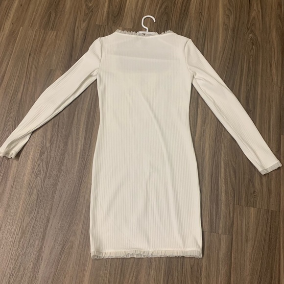 Beautiful Longsleeve Dress - Picture 5 of 5